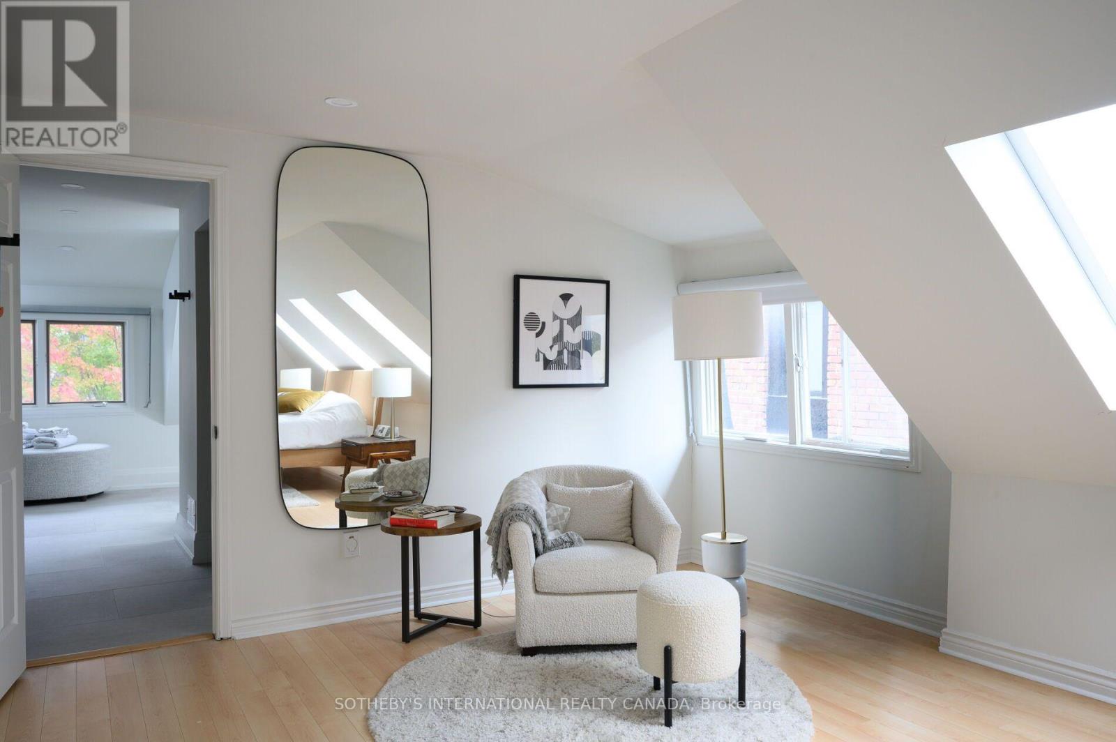 107 Macpherson Avenue, Toronto, ON photo 23