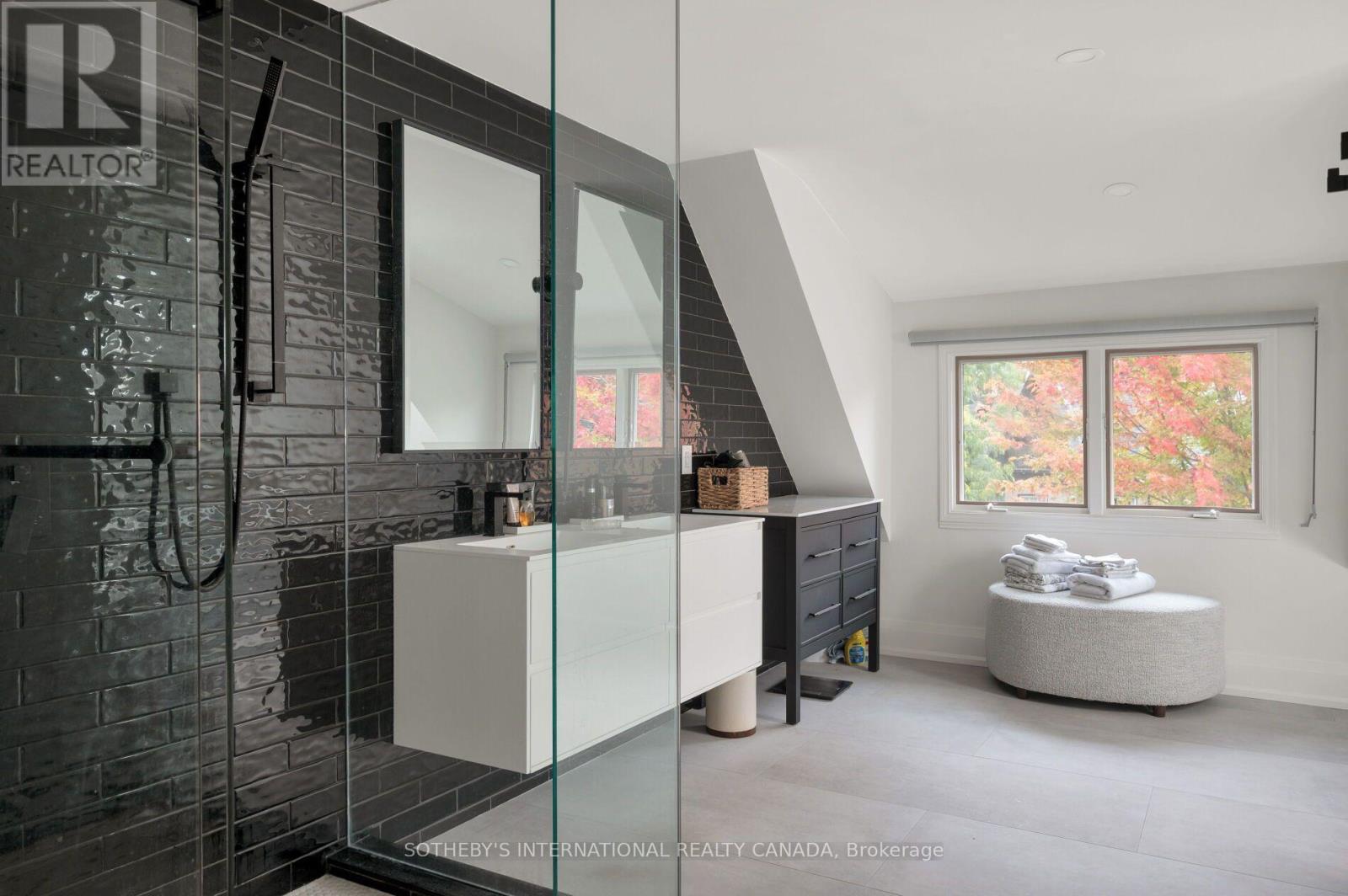 107 Macpherson Avenue, Toronto, ON photo 25
