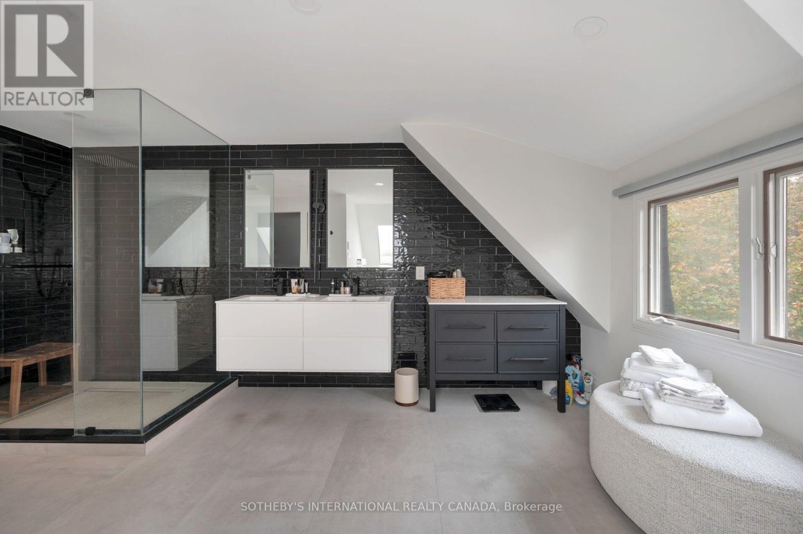 107 Macpherson Avenue, Toronto, ON photo 26