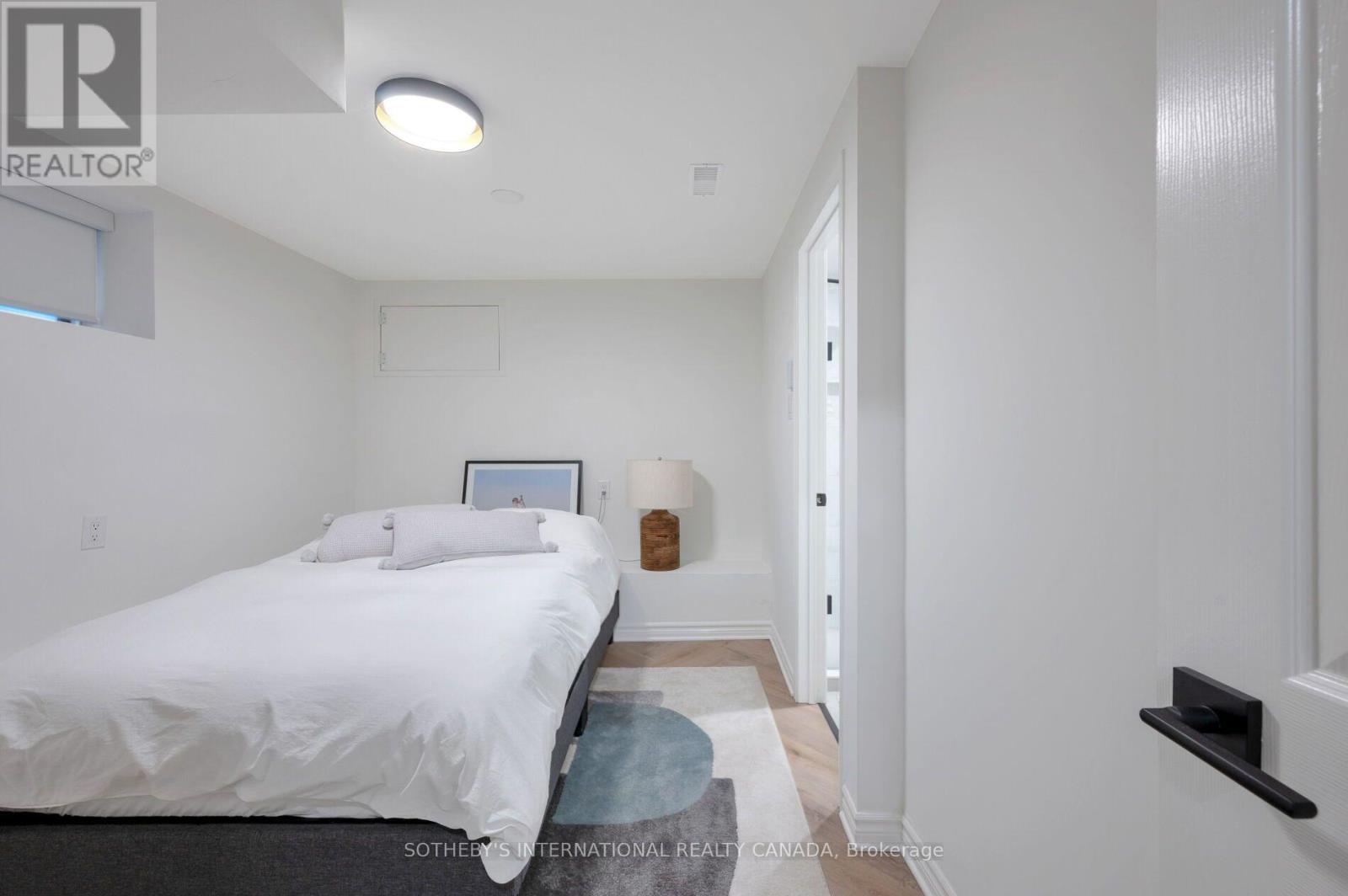 107 Macpherson Avenue, Toronto, ON photo 29