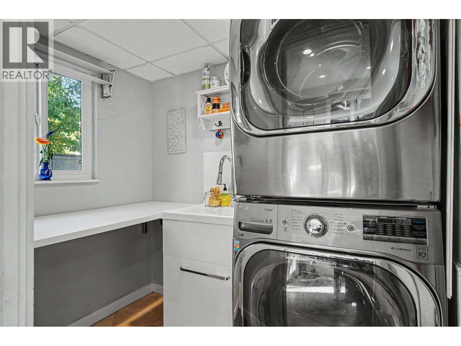 4927 CEDAR Crescent, Delta