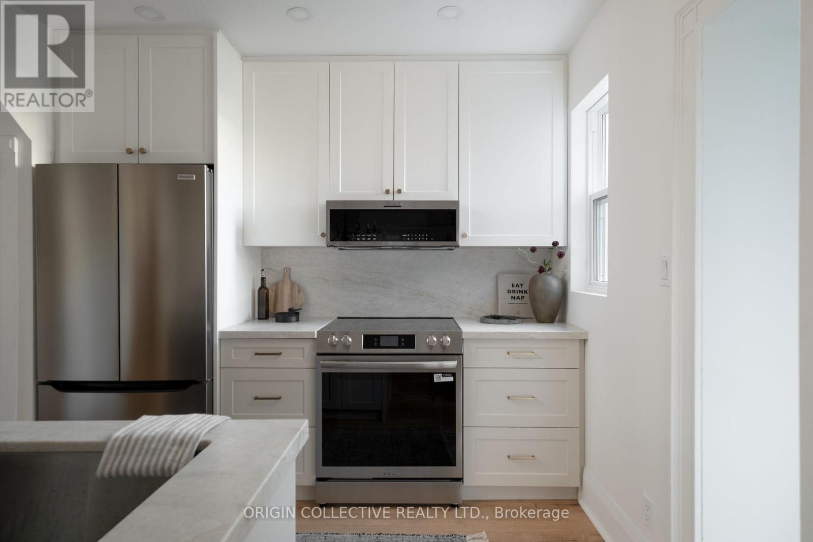 6 Oakdene Crescent, Toronto, ON photo 4