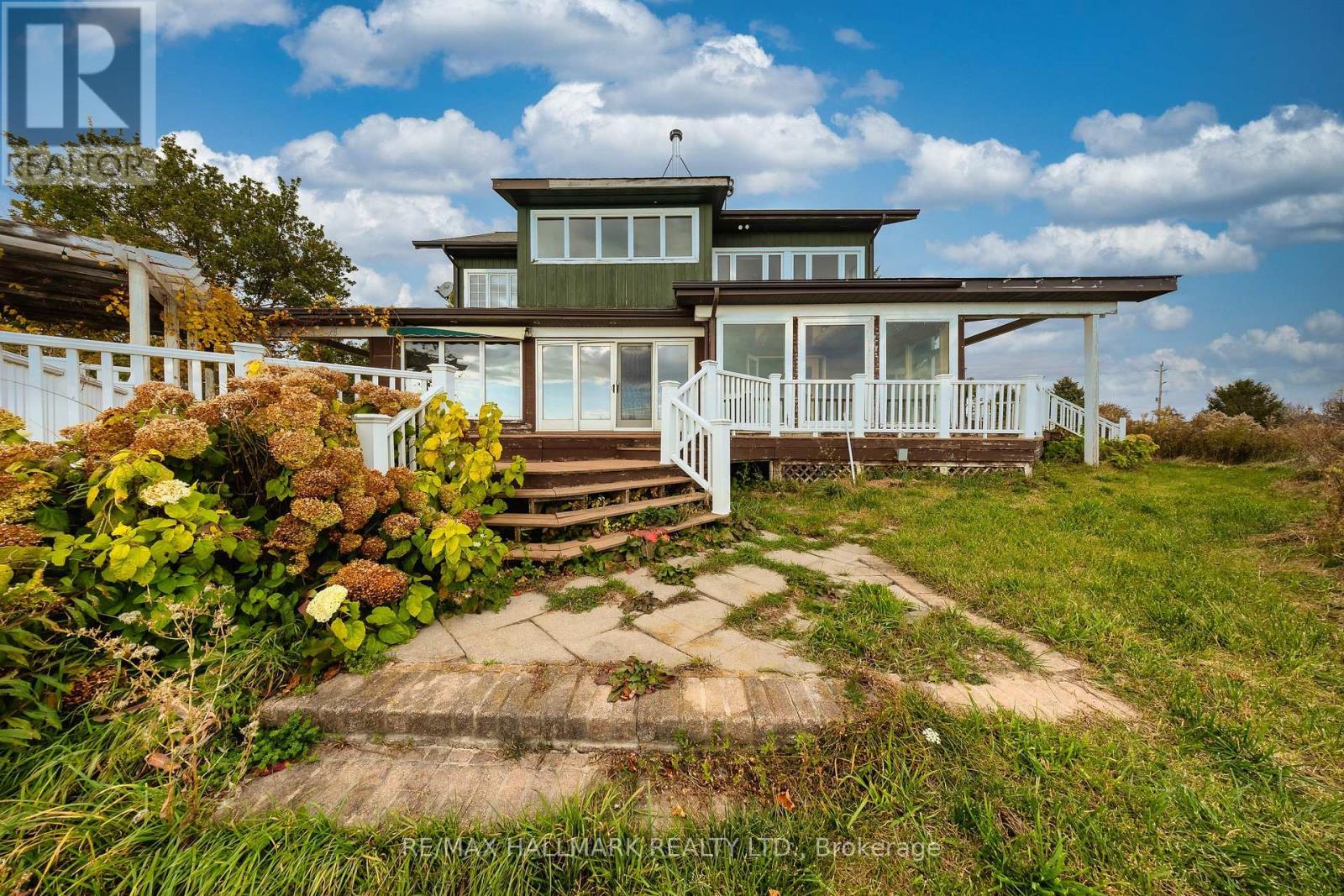 3741 Lakeshore Road East, Clarington, ON photo 2