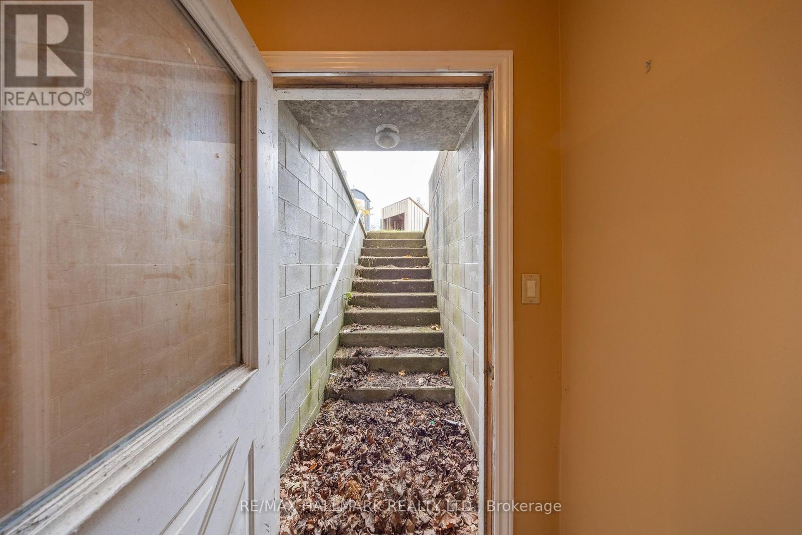 3741 Lakeshore Road East, Clarington, ON photo 25