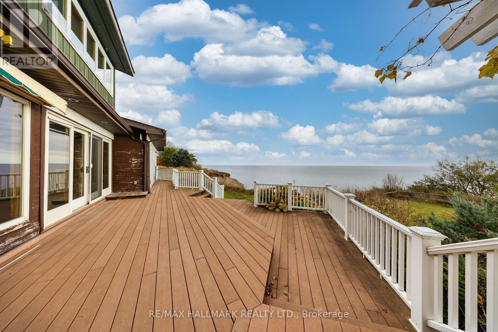 3741 Lakeshore Road East, Clarington, ON photo 3