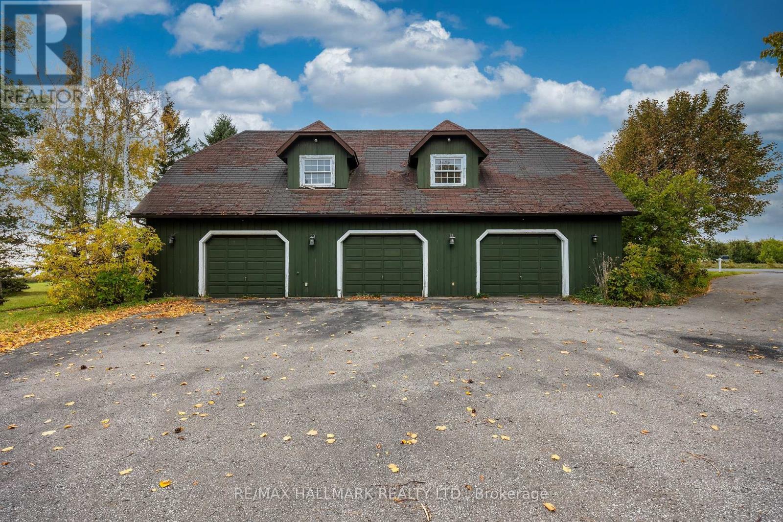 3741 Lakeshore Road East, Clarington, ON photo 4