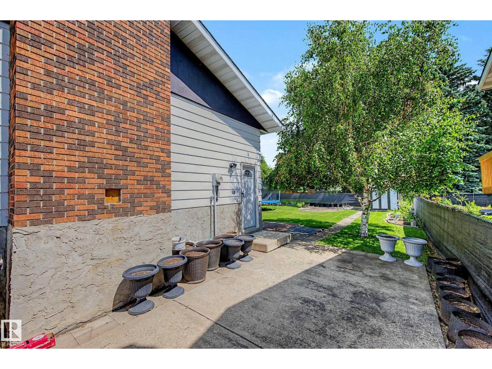 2911 83 ST NW - 37