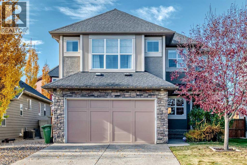 Close to the lake, shops and services!!