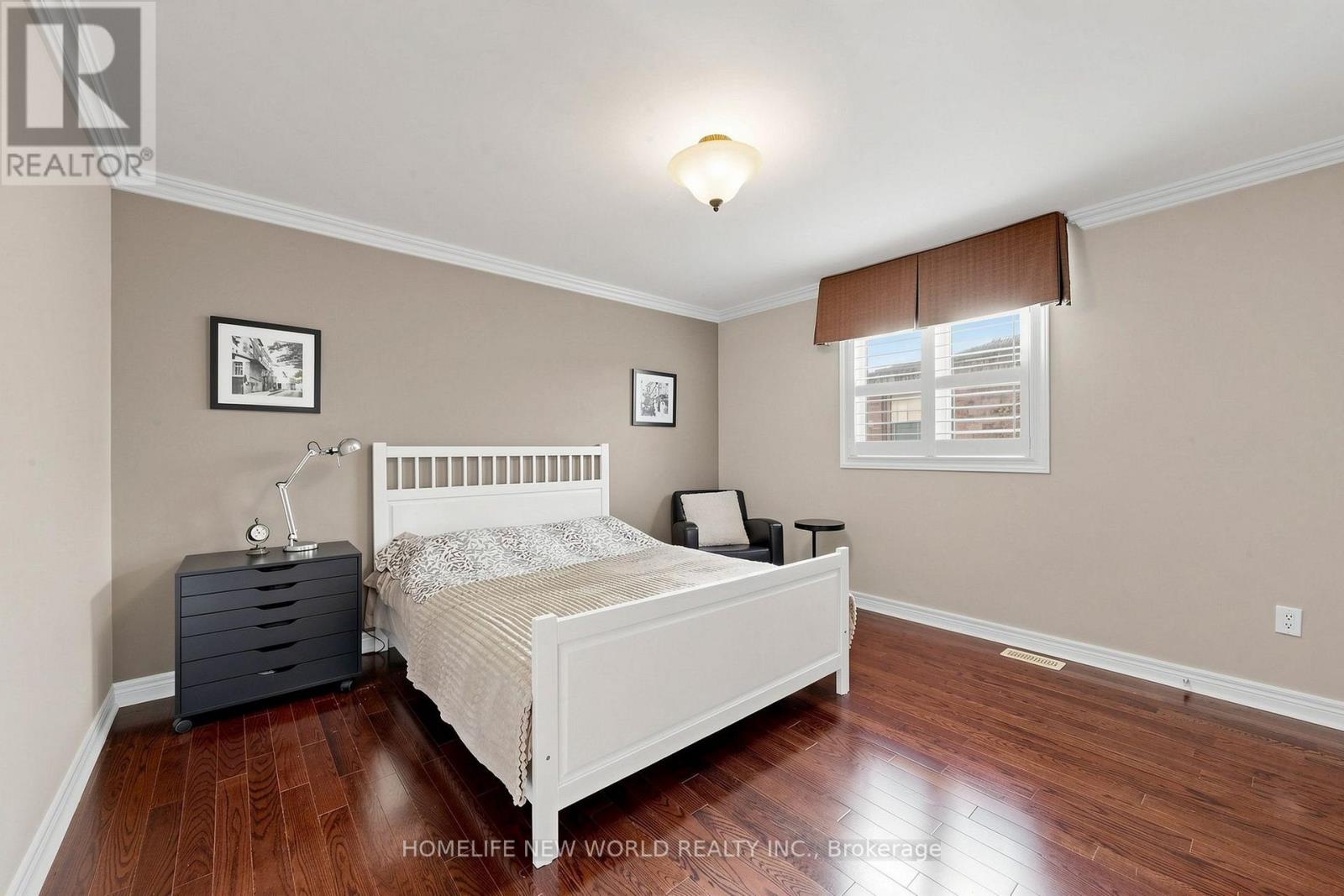 19 FEATHERWOOD DRIVE - 33