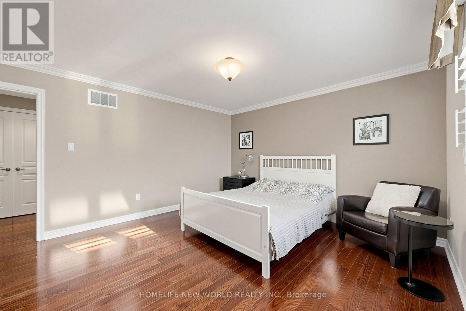 19 FEATHERWOOD DRIVE - 34