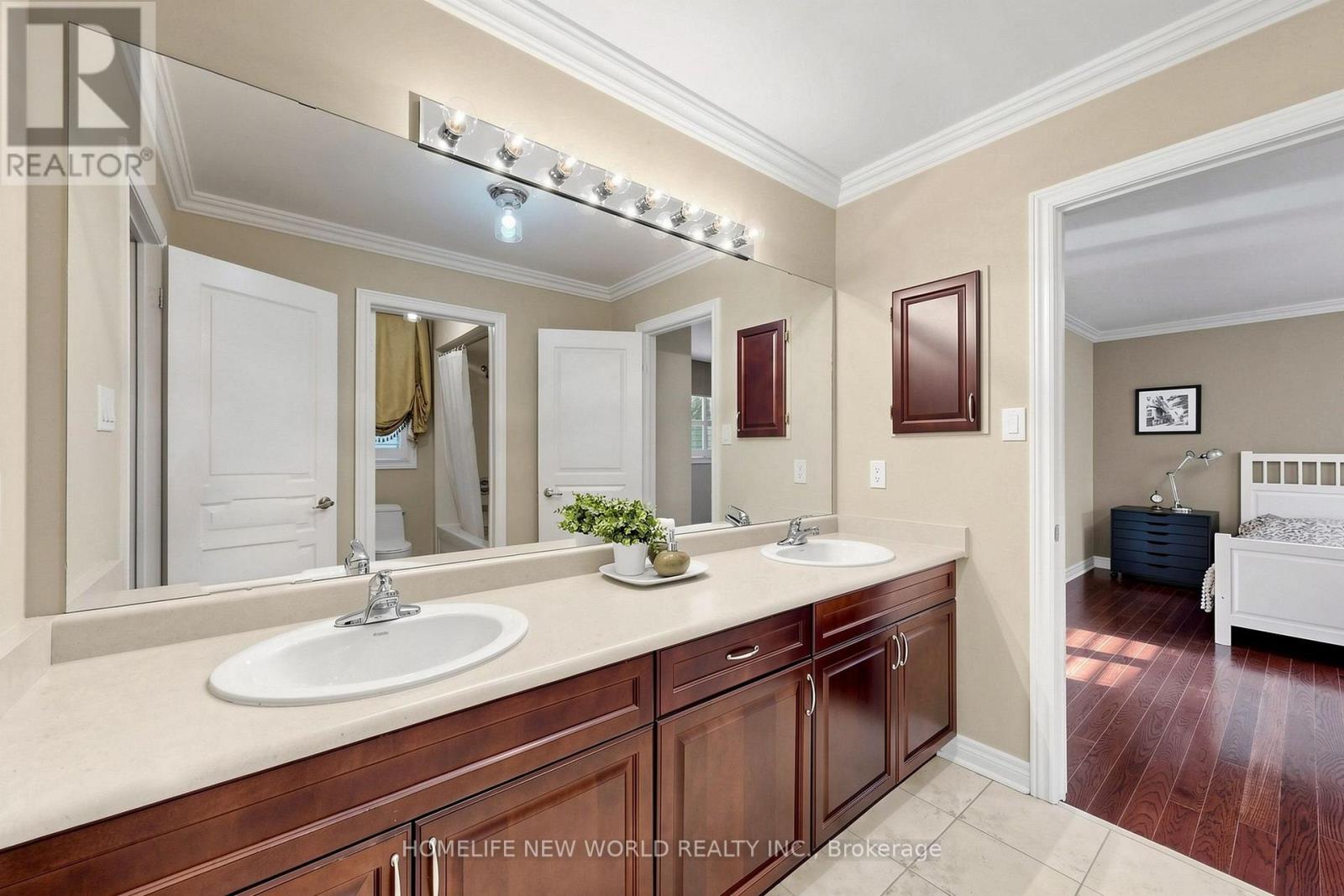 19 FEATHERWOOD DRIVE - 36