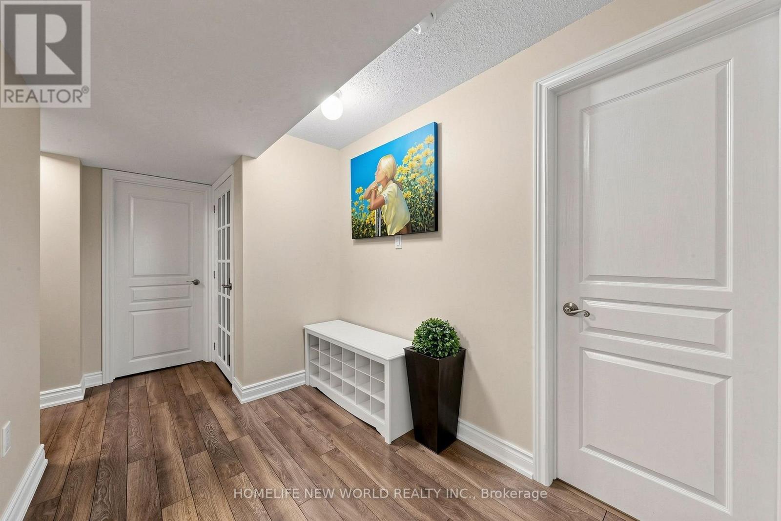 19 FEATHERWOOD DRIVE - 39