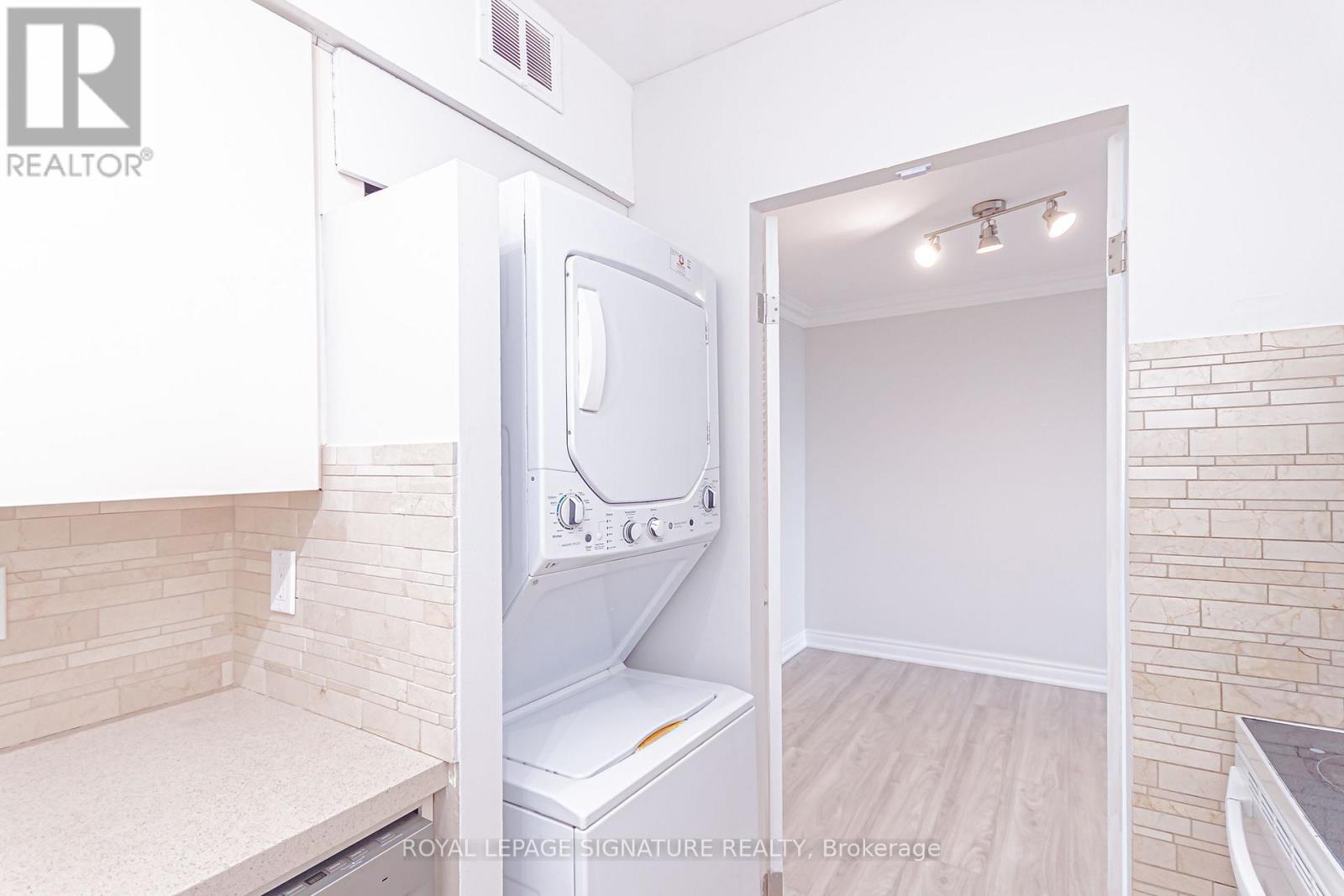 2205- 50 Quebec Avenue, Toronto, ON photo 12