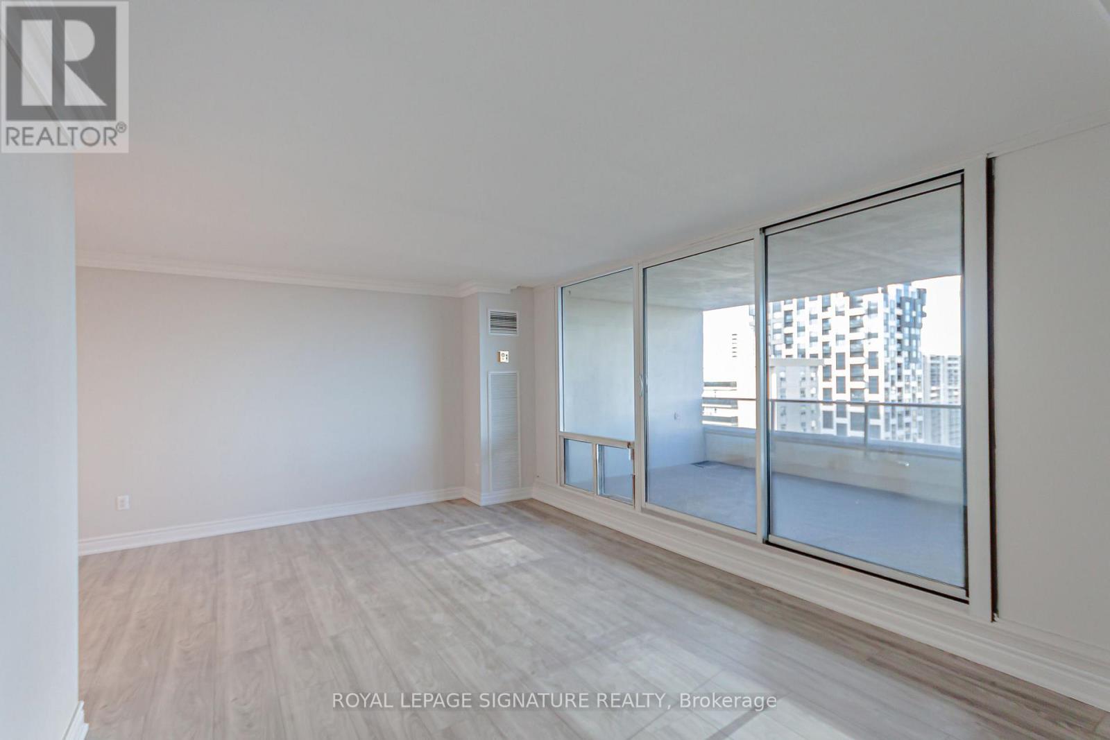 2205- 50 Quebec Avenue, Toronto, ON photo 6
