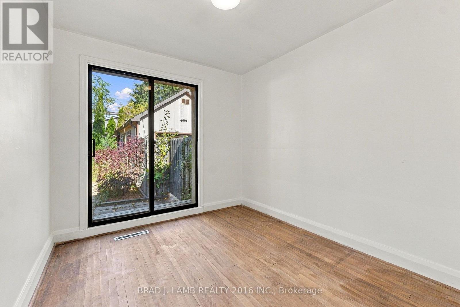 256 The Queensway, Toronto, ON photo 12