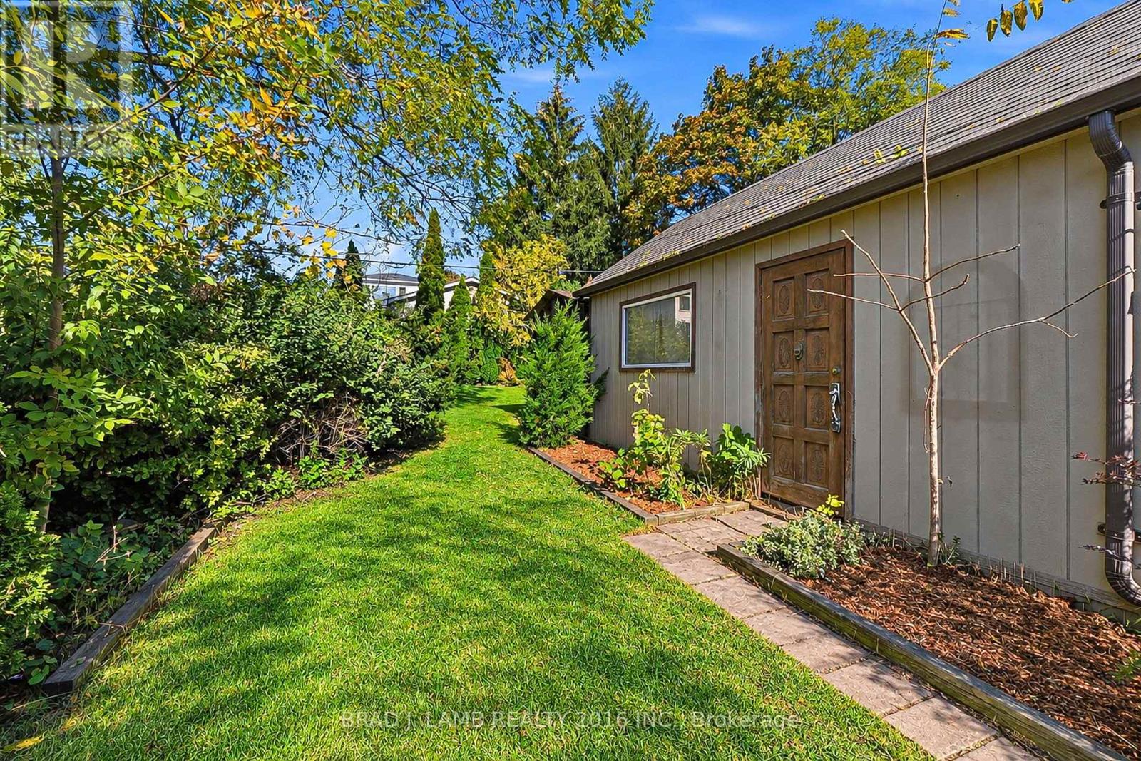 256 The Queensway, Toronto, ON photo 14