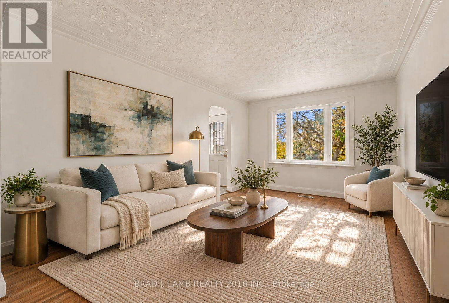 256 The Queensway, Toronto, ON photo 3