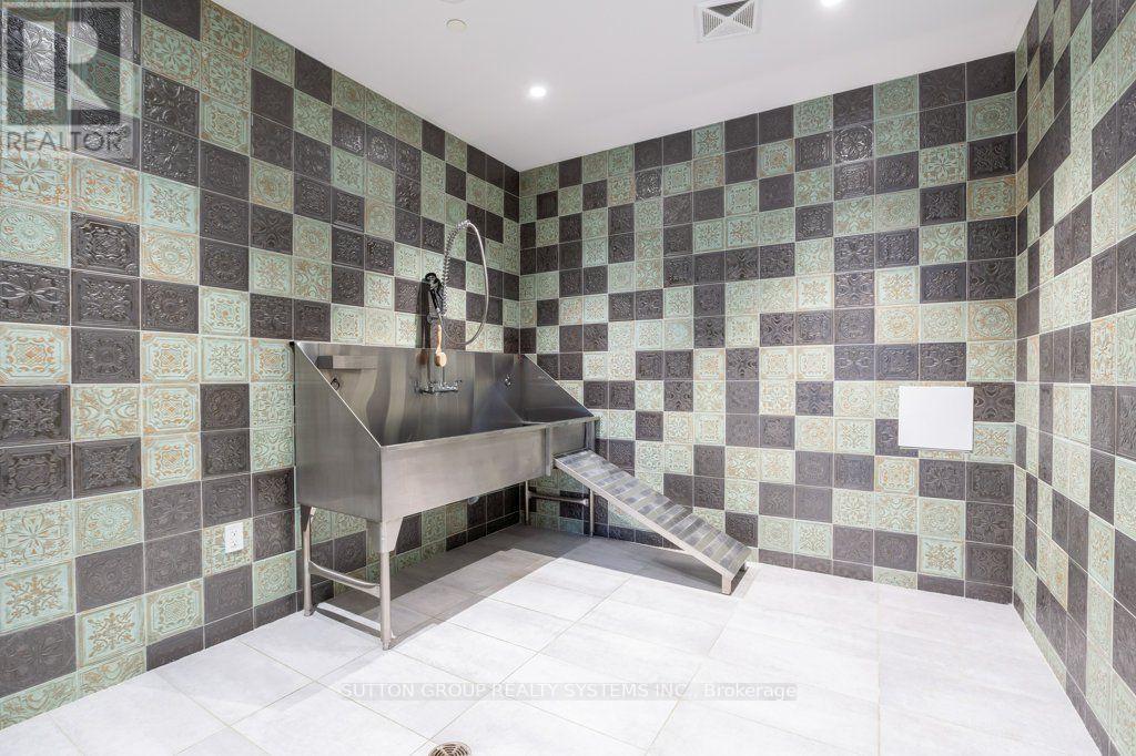 207- 293 The Kingsway, Toronto, ON photo 31