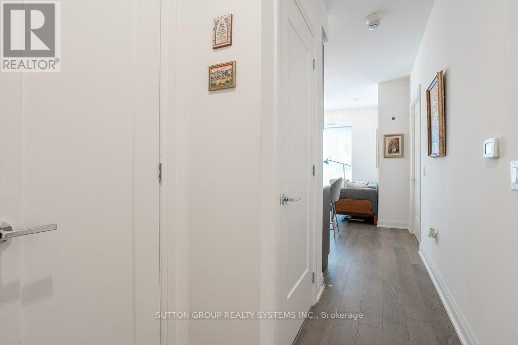 207- 293 The Kingsway, Toronto, ON photo 4