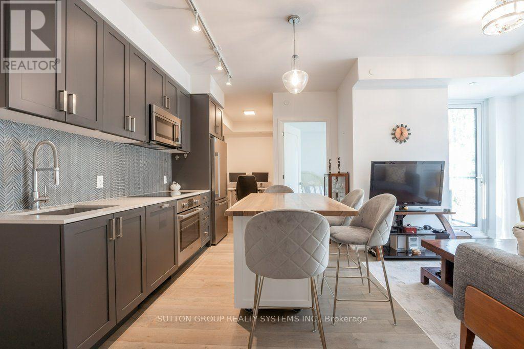 207- 293 The Kingsway, Toronto, ON photo 8