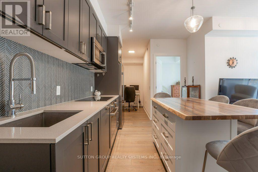 207- 293 The Kingsway, Toronto, ON photo 9
