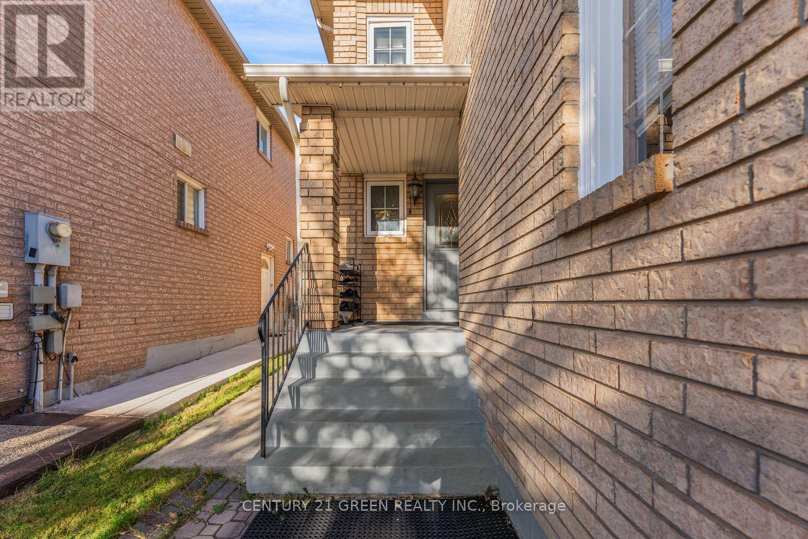 Photo of 215 KINGKNOLL DRIVE