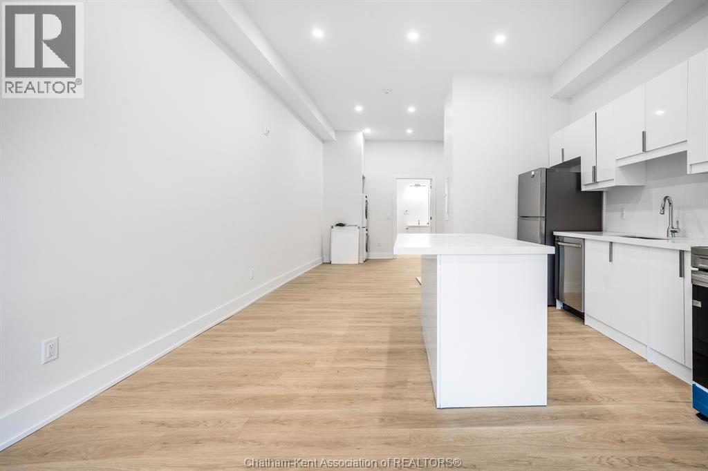 153 King STREET West Unit# 4, Chatham — photo 2