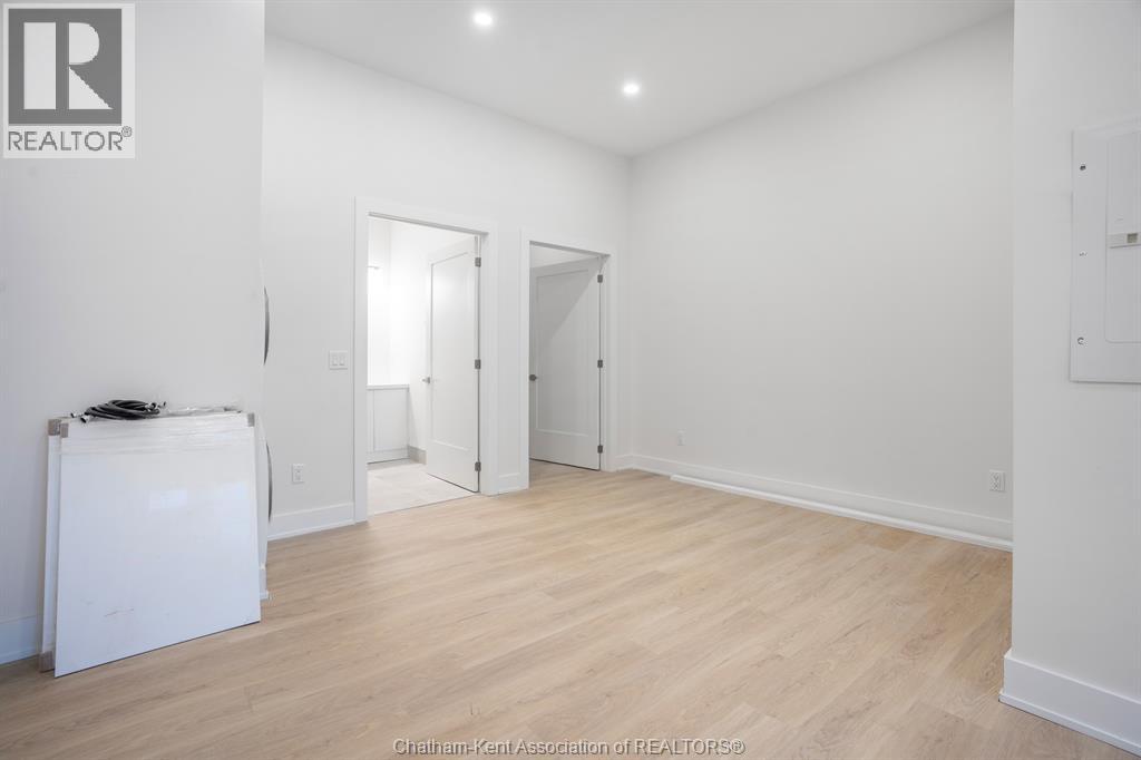 153 King STREET West Unit# 4, Chatham — photo 4