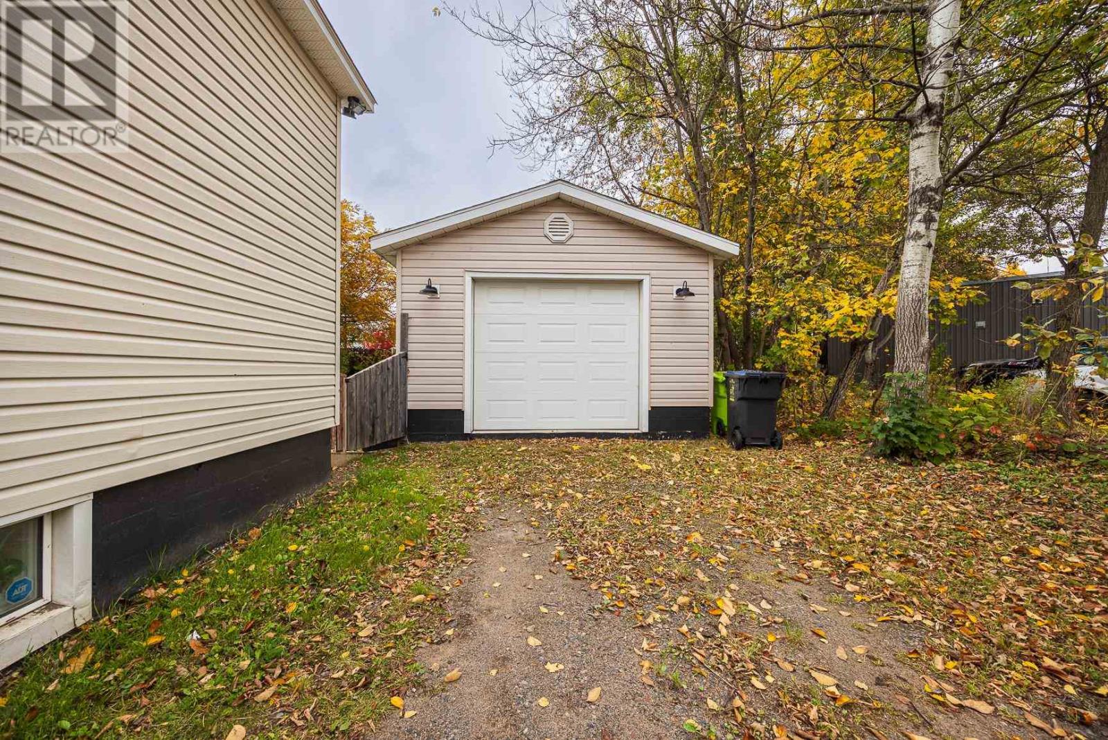 292 Wilson ST - 21