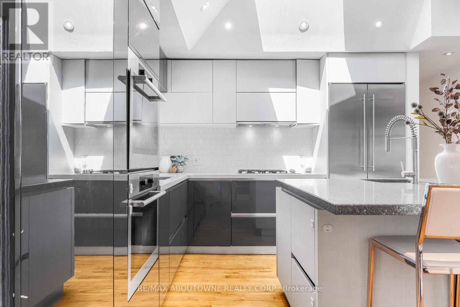 547 Pinegrove Road, Oakville, ON photo 8