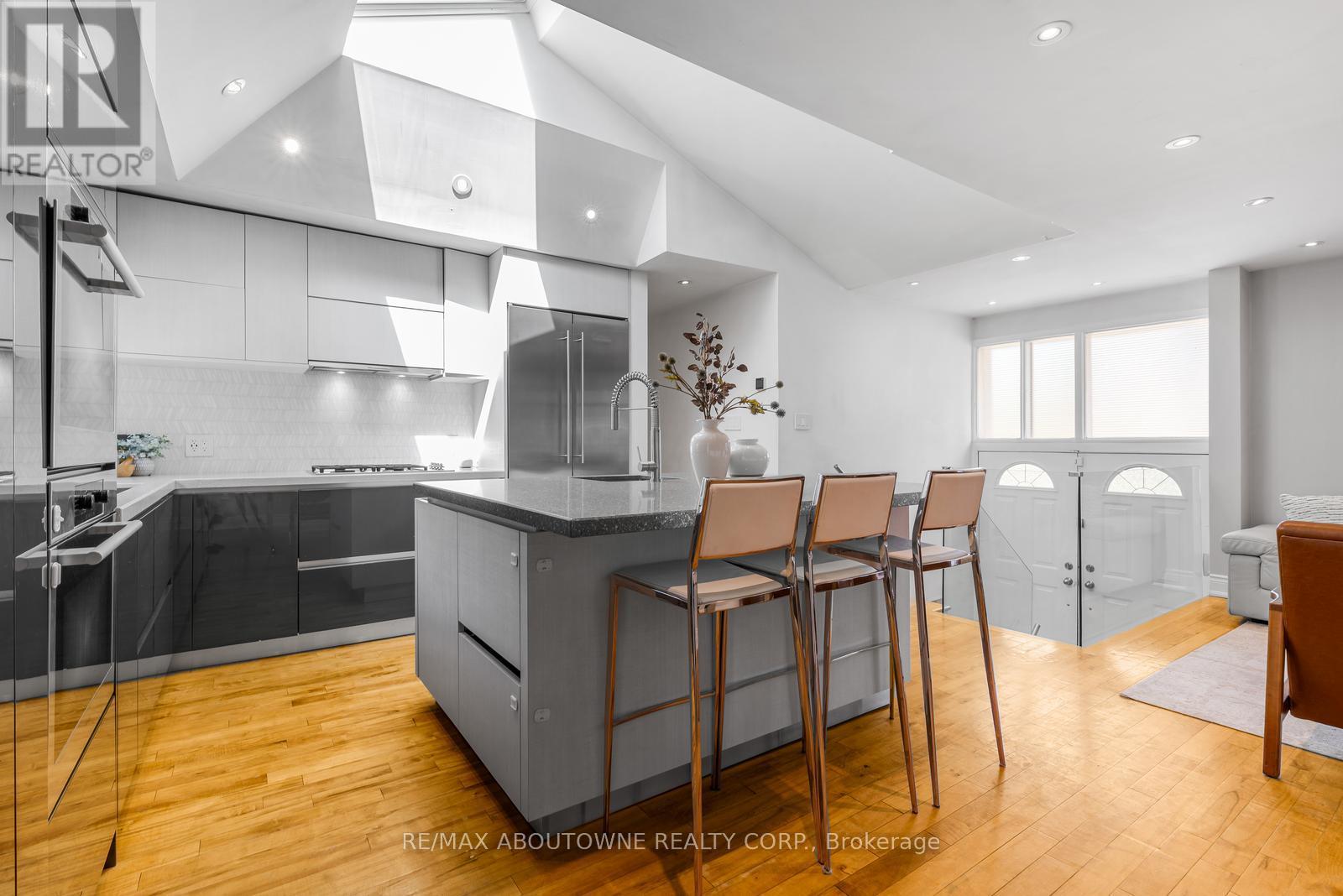 547 Pinegrove Road, Oakville, ON photo 9