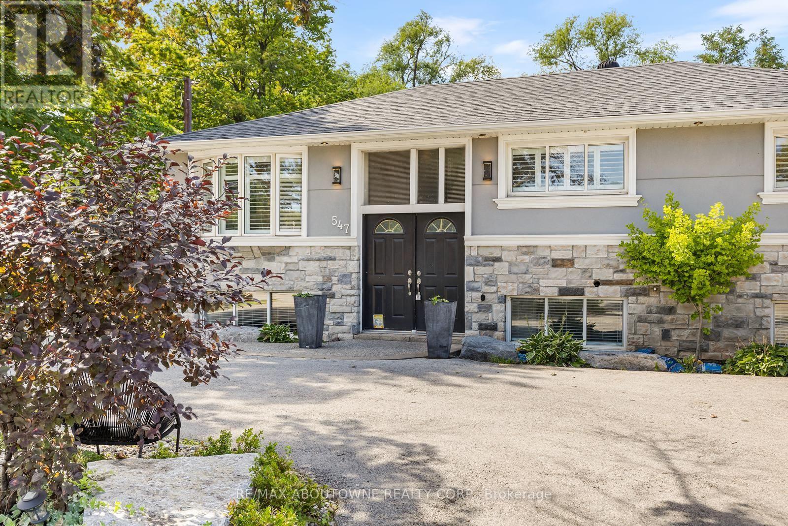 547 Pinegrove Road, Oakville, ON photo 3