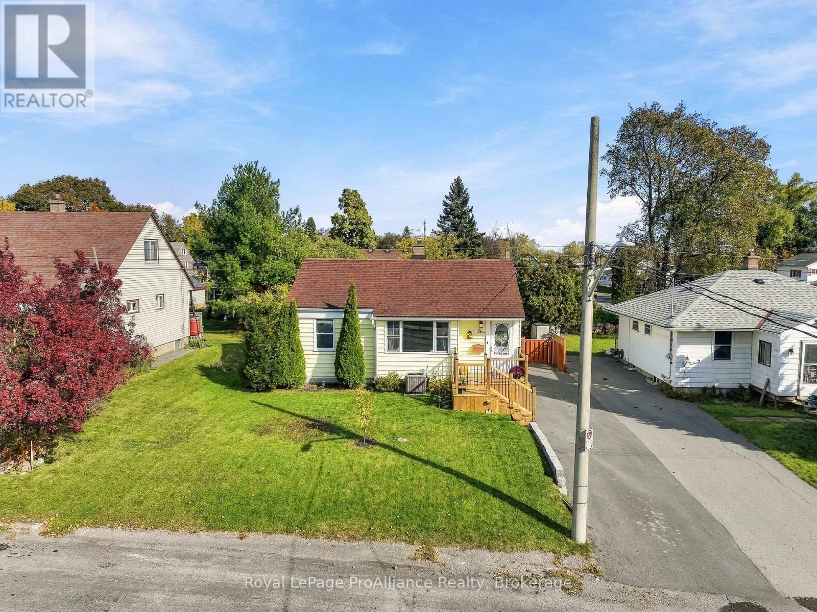5 Third Street, Belleville, ON photo 1
