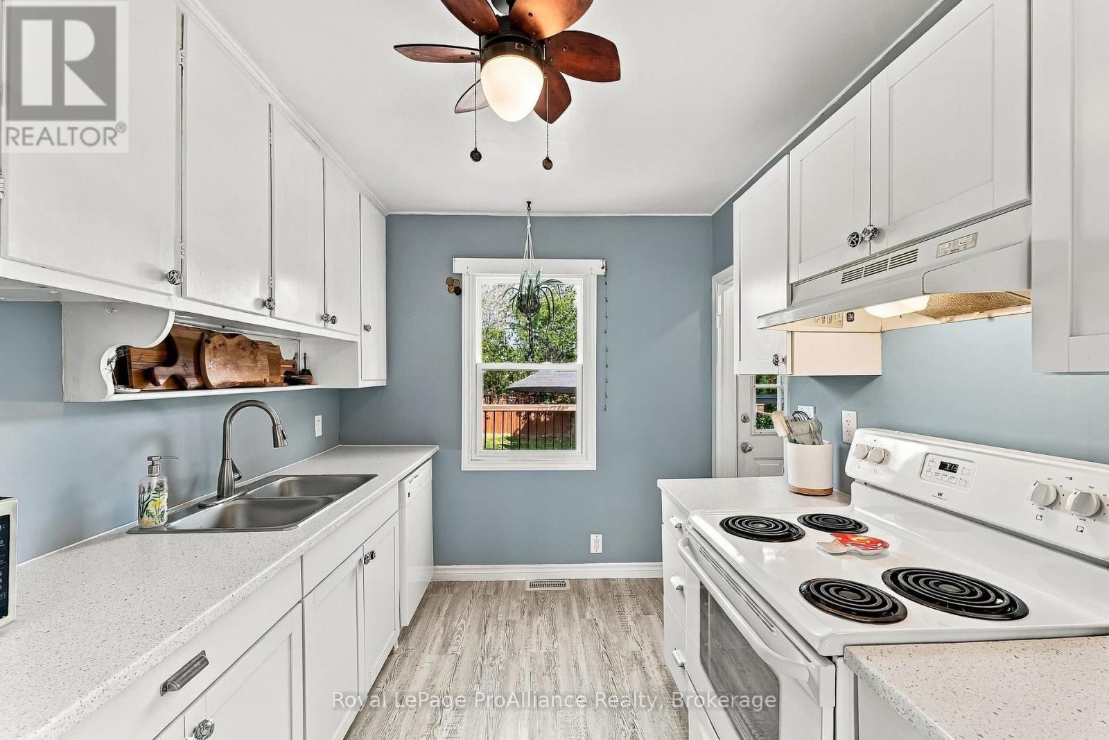 5 Third Street, Belleville, ON photo 16
