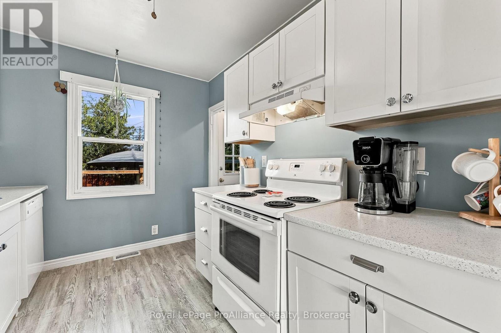 5 Third Street, Belleville, ON photo 18