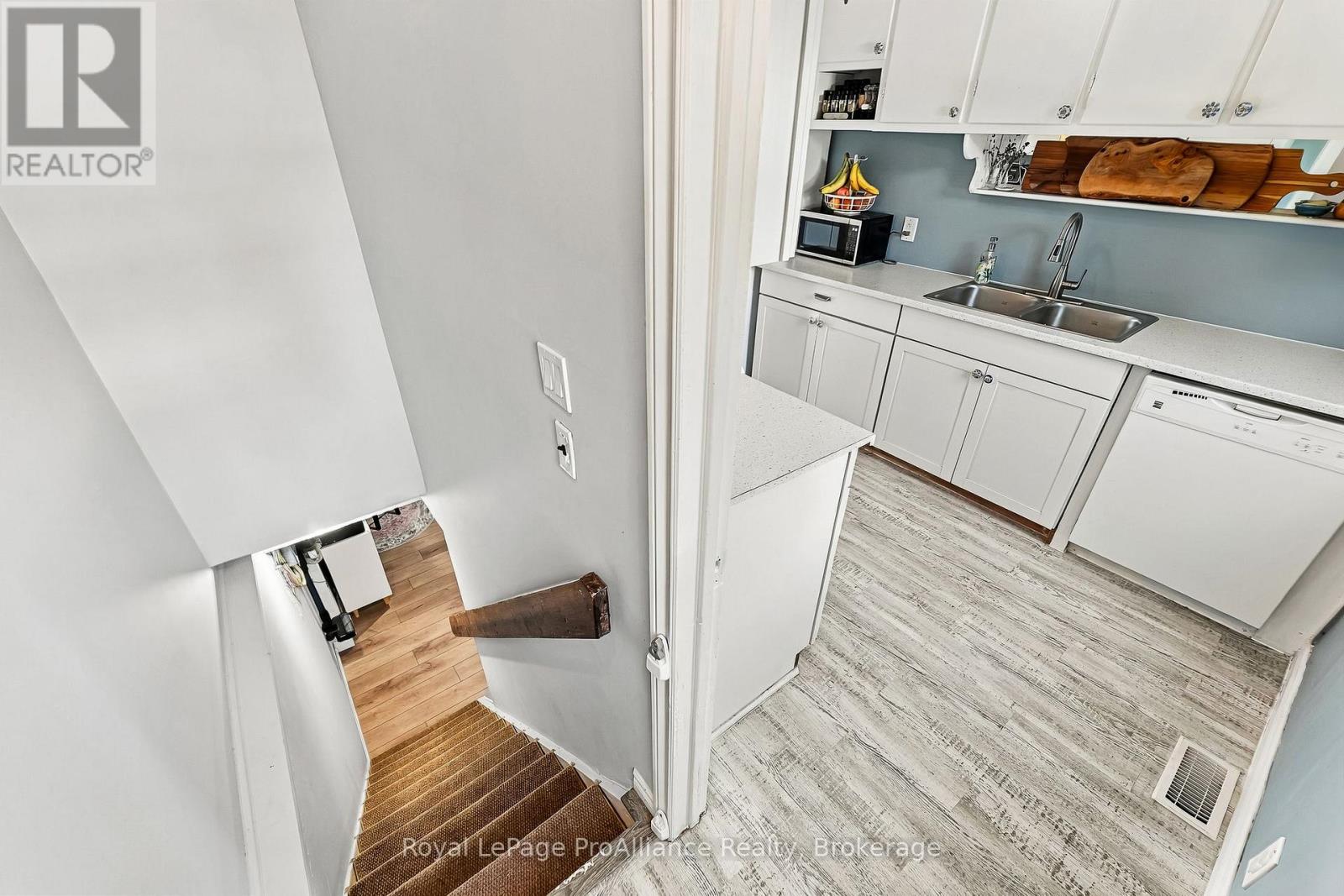 5 Third Street, Belleville, ON photo 26