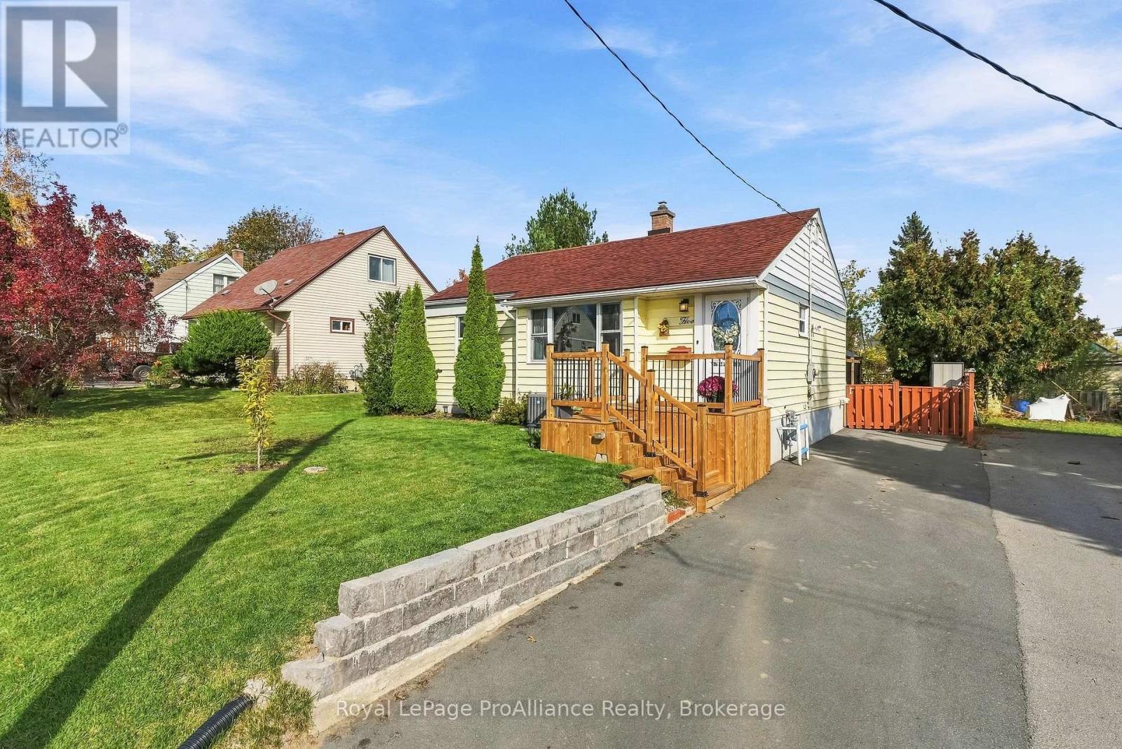 5 Third Street, Belleville, ON photo 3