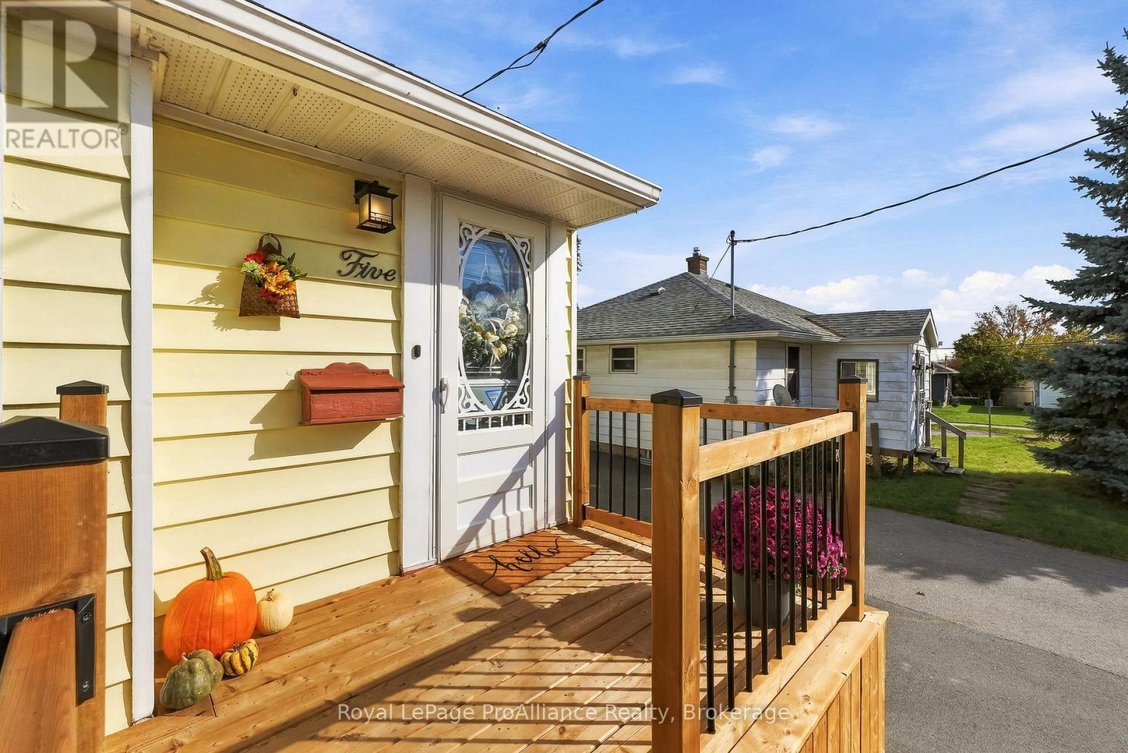 5 Third Street, Belleville, ON photo 5