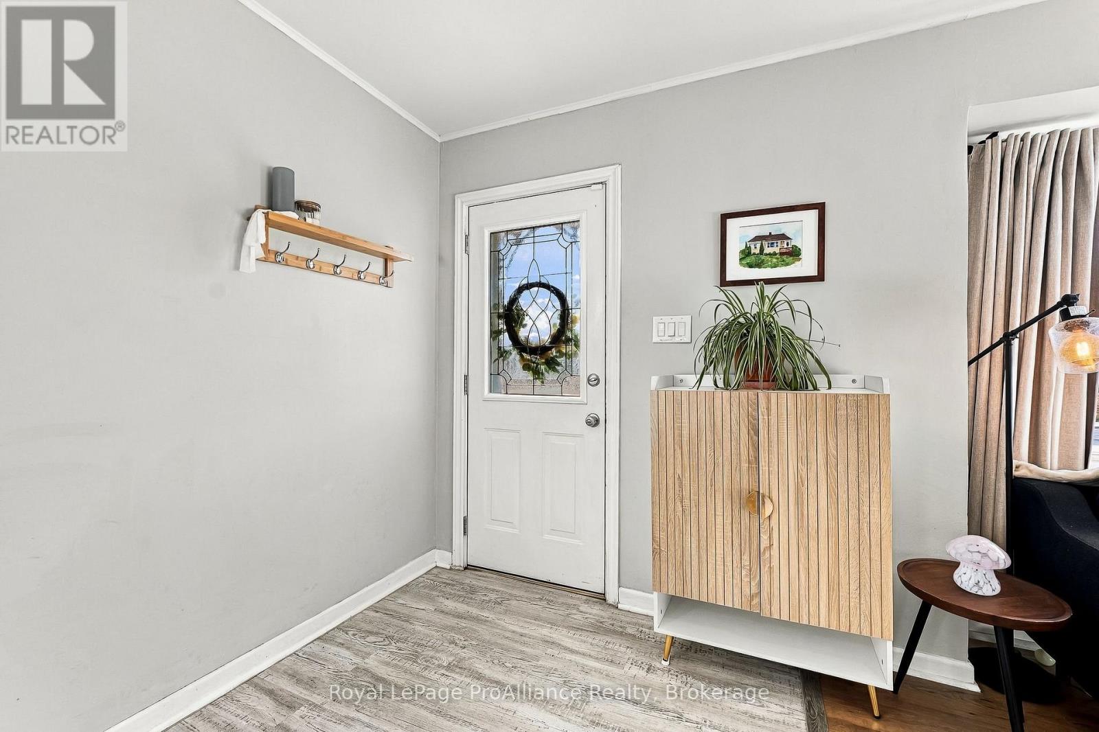 5 Third Street, Belleville, ON photo 7