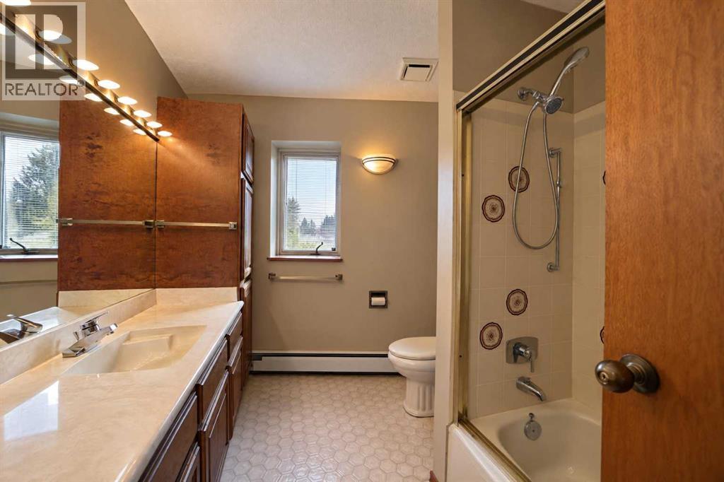 5245 42 Street, photo 22 of 41