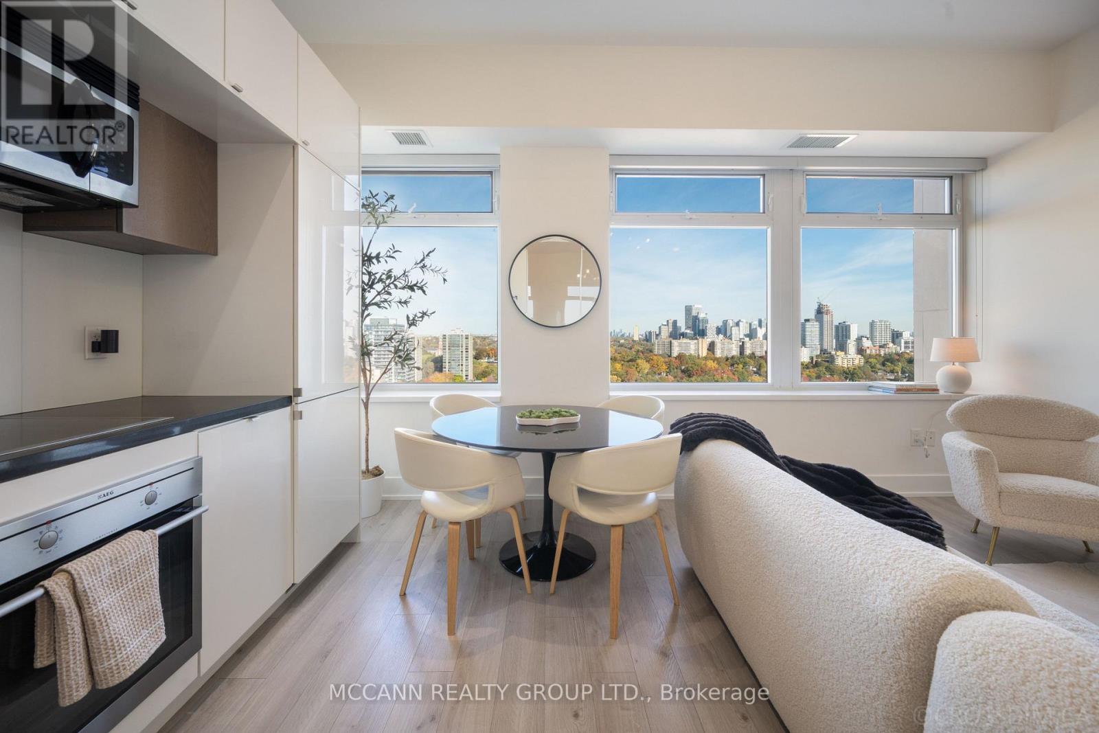 1602- 111 St Clair Avenue West, Toronto, ON photo 10