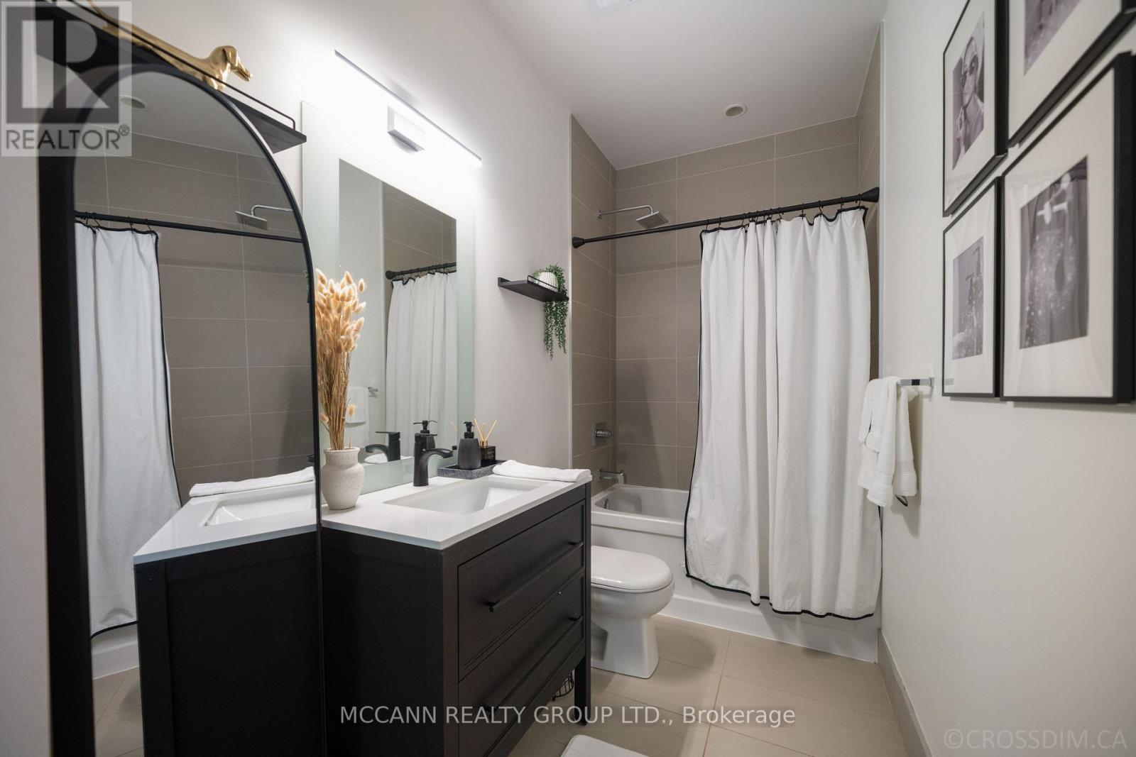 1602- 111 St Clair Avenue West, Toronto, ON photo 18