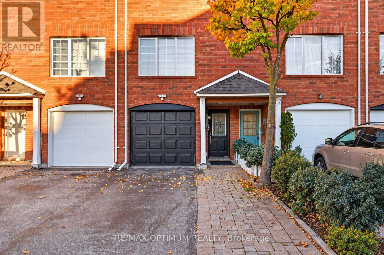 86 Sufi Crescent, Toronto, ON photo 2