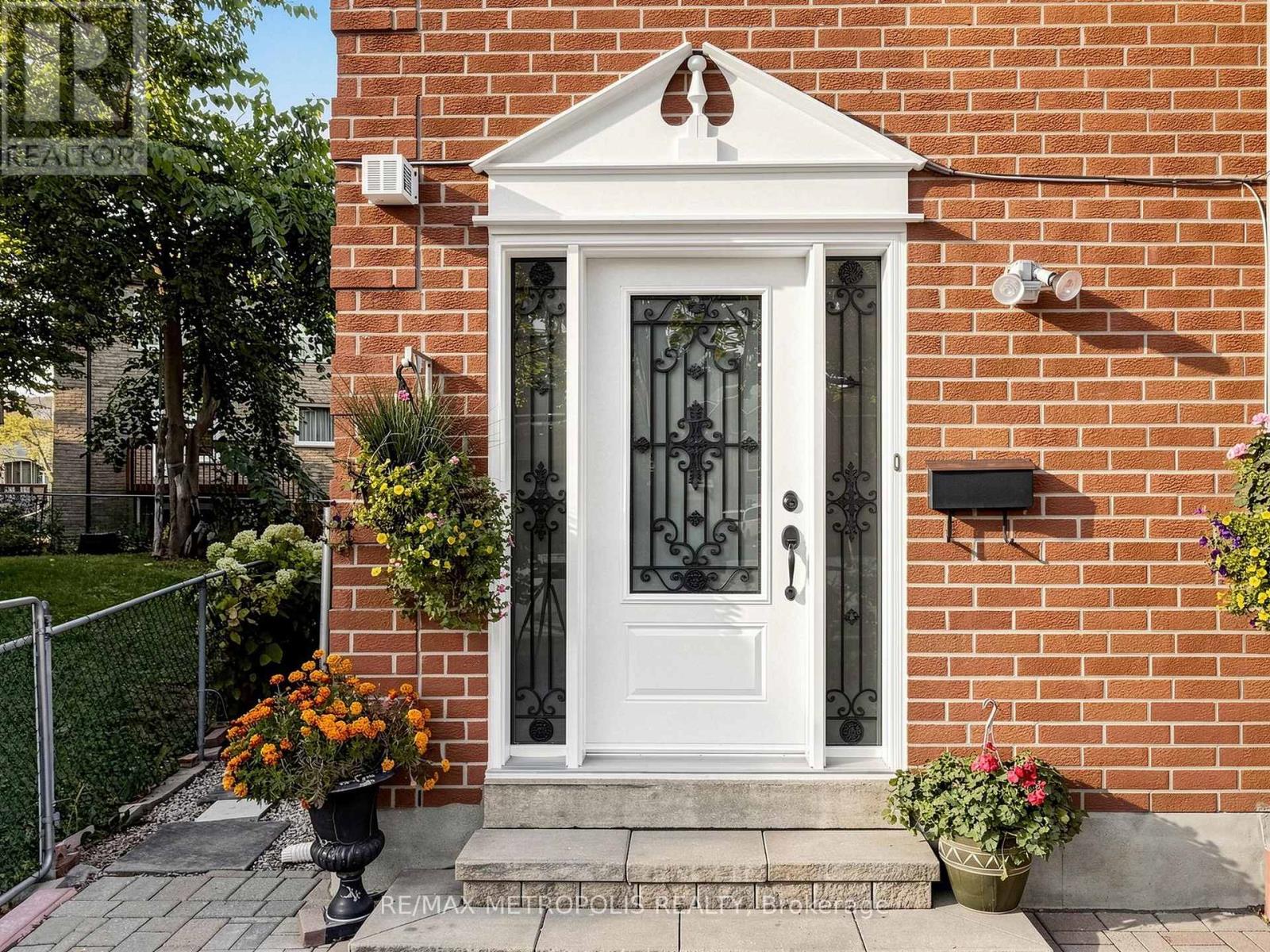 37 LEVITT COURT, Toronto (Westminster-Branson) — photo 2