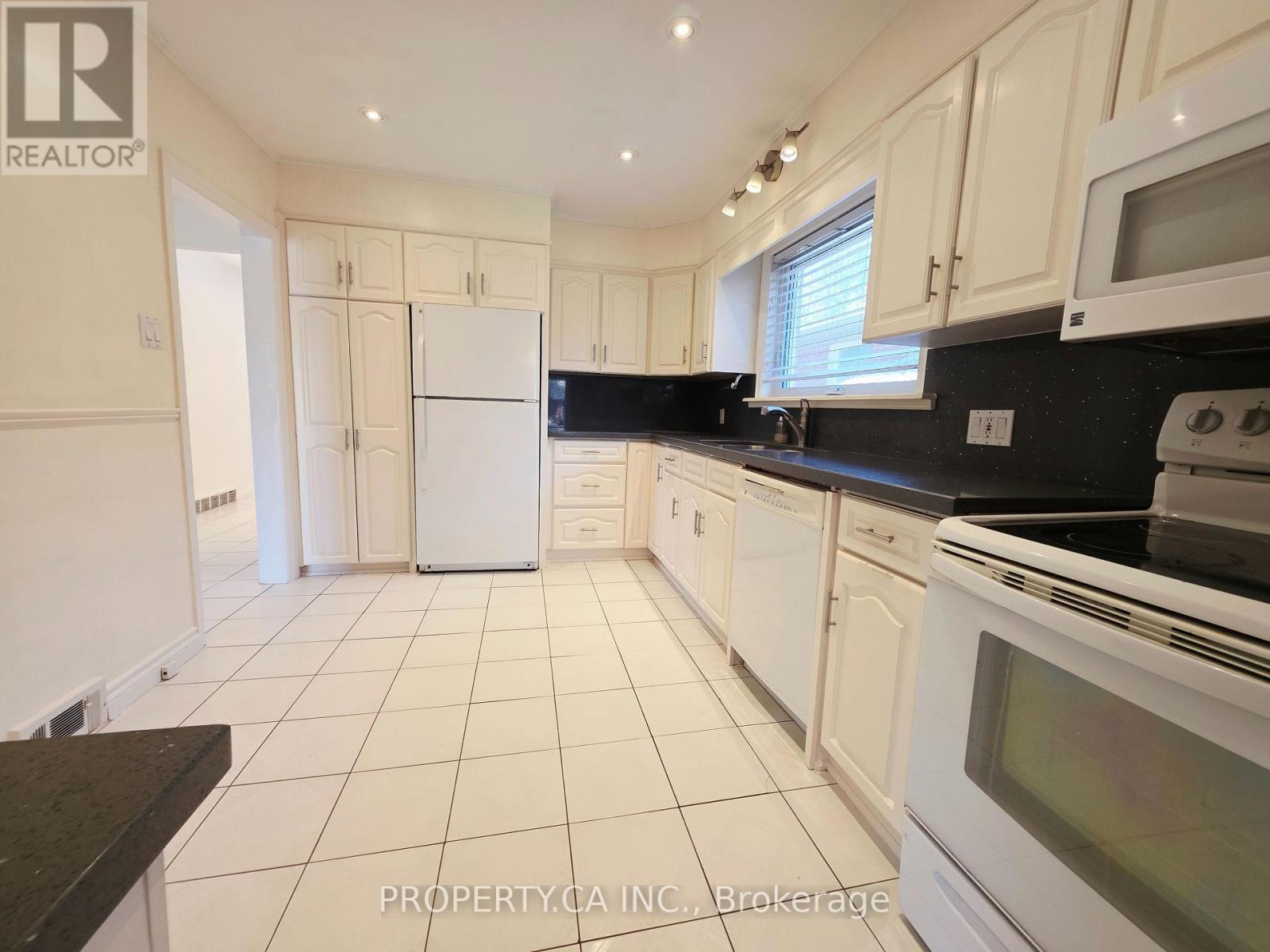 205 SEARLE AVENUE, Toronto (Bathurst Manor) — photo 12