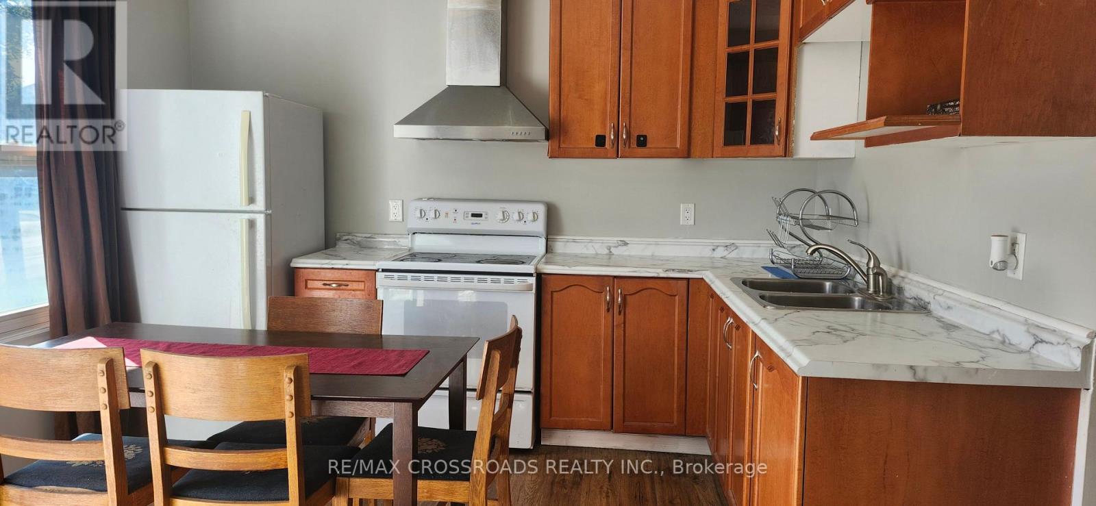 FRONT UNIT-MAIN FLOOR - 220 MCNAUGHTON AVENUE, Oshawa (Central) — photo 4