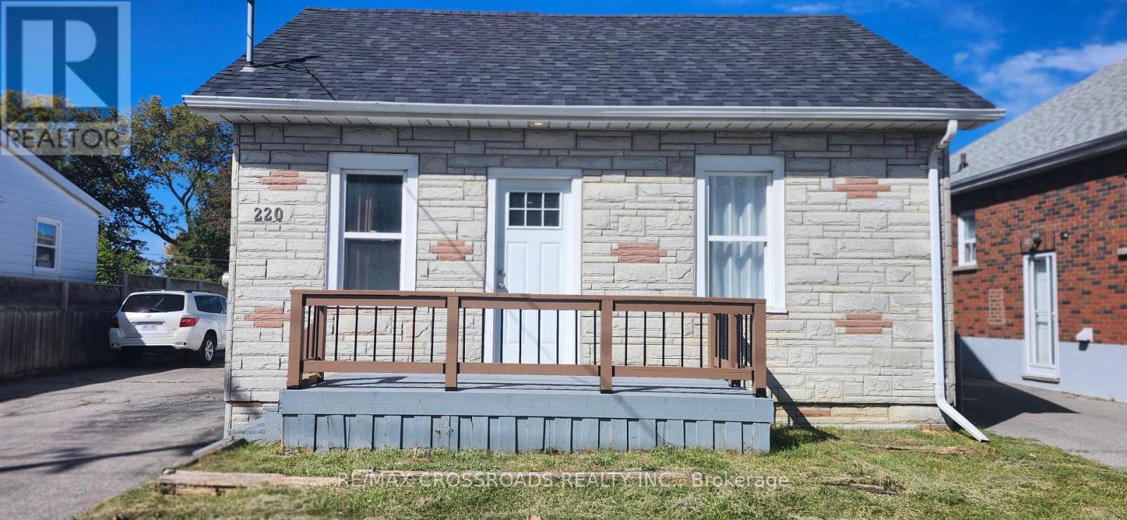 REAR UNIT-MAIN FLOOR - 220 MCNAUGHTON AVENUE, Oshawa (Central)