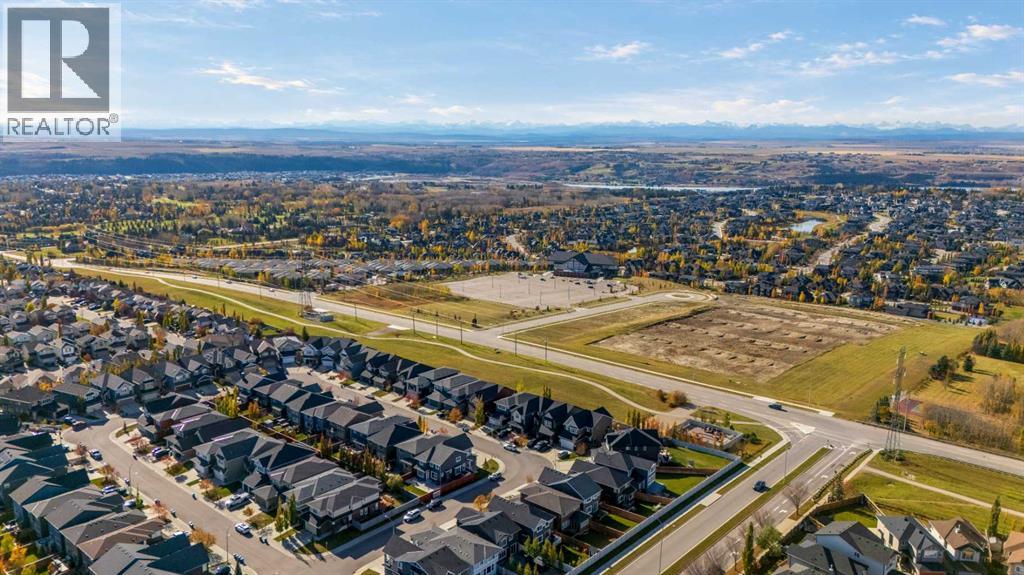 Pathways, parks, and open green corridors are woven throughout the neighbourhood, just steps from home