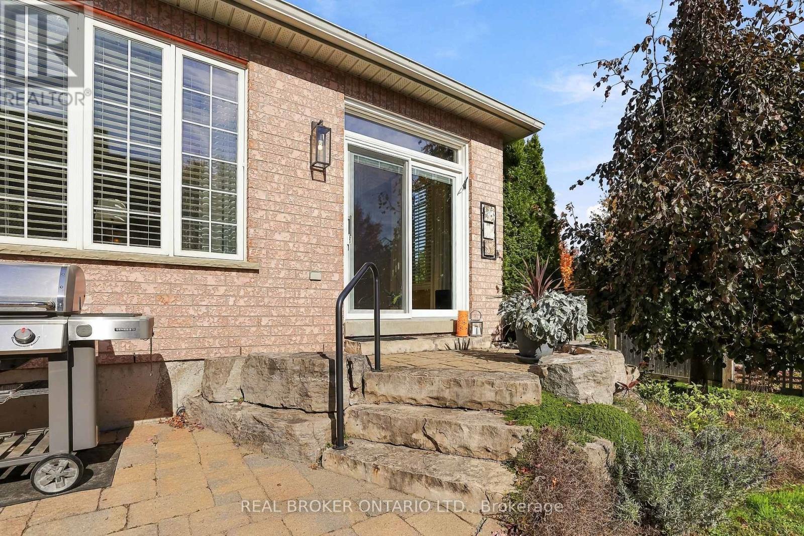 8 Ash Green Lane, Uxbridge, ON photo 36