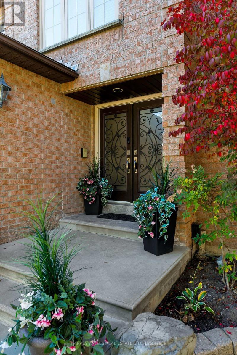 24 CHIP COURT, Richmond Hill (Westbrook) — photo 2